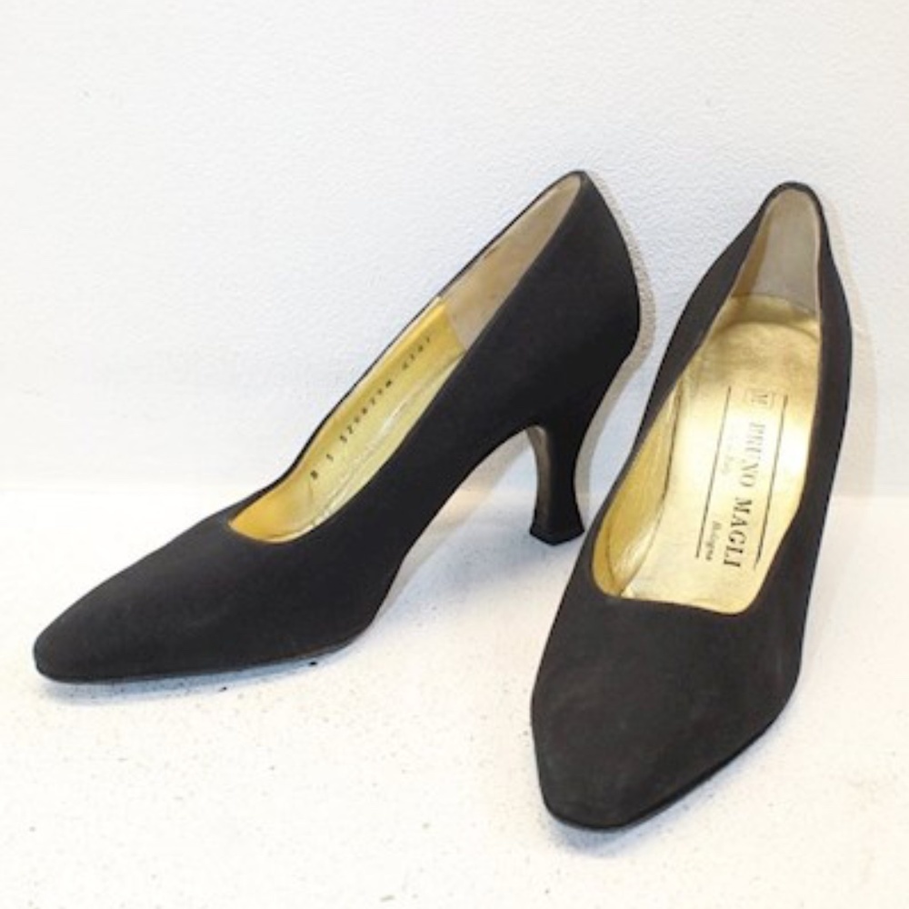 Authentic Bruno Magli black pumps / heels in Good used condition Size 5